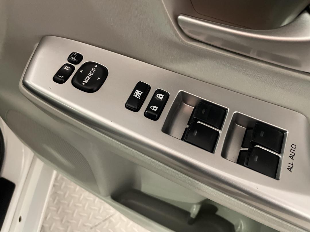 Photo '24' of Toyota Prius Photo '24' of Toyota Prius