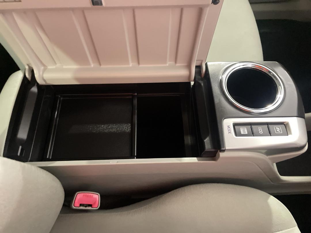 Photo '33' of Toyota Prius Photo '33' of Toyota Prius