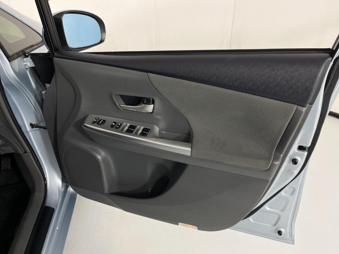 Photo '15' of Toyota Prius Photo '15' of Toyota Prius