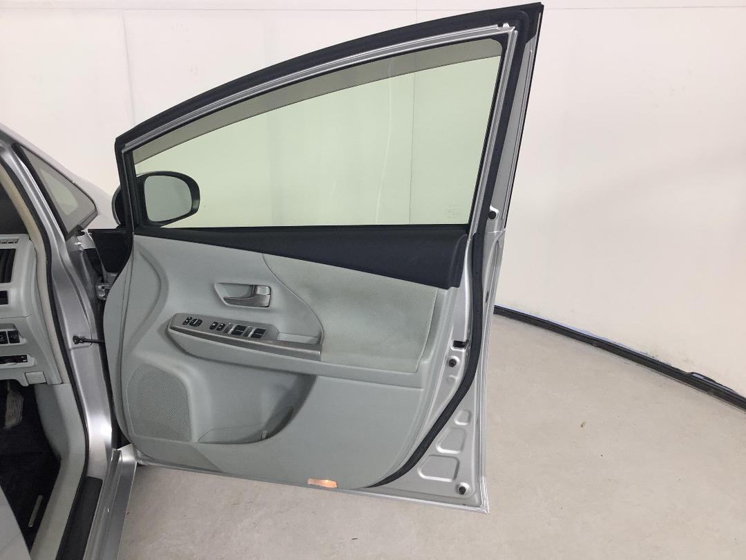 Photo '15' of Toyota Prius Photo '15' of Toyota Prius