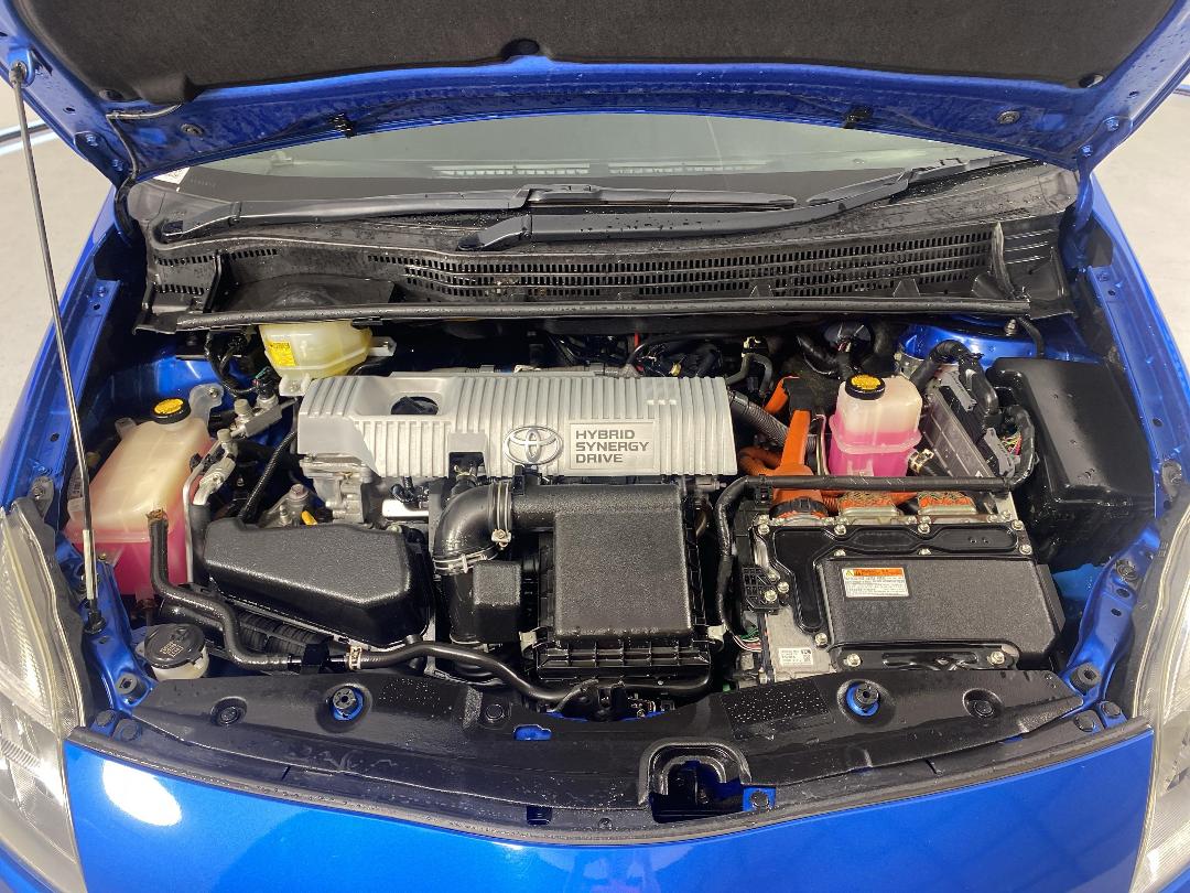 Photo '13' of Toyota Prius