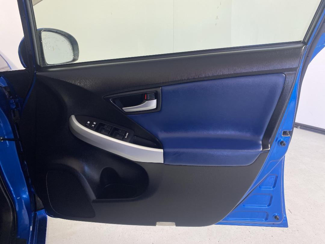 Photo '15' of Toyota Prius