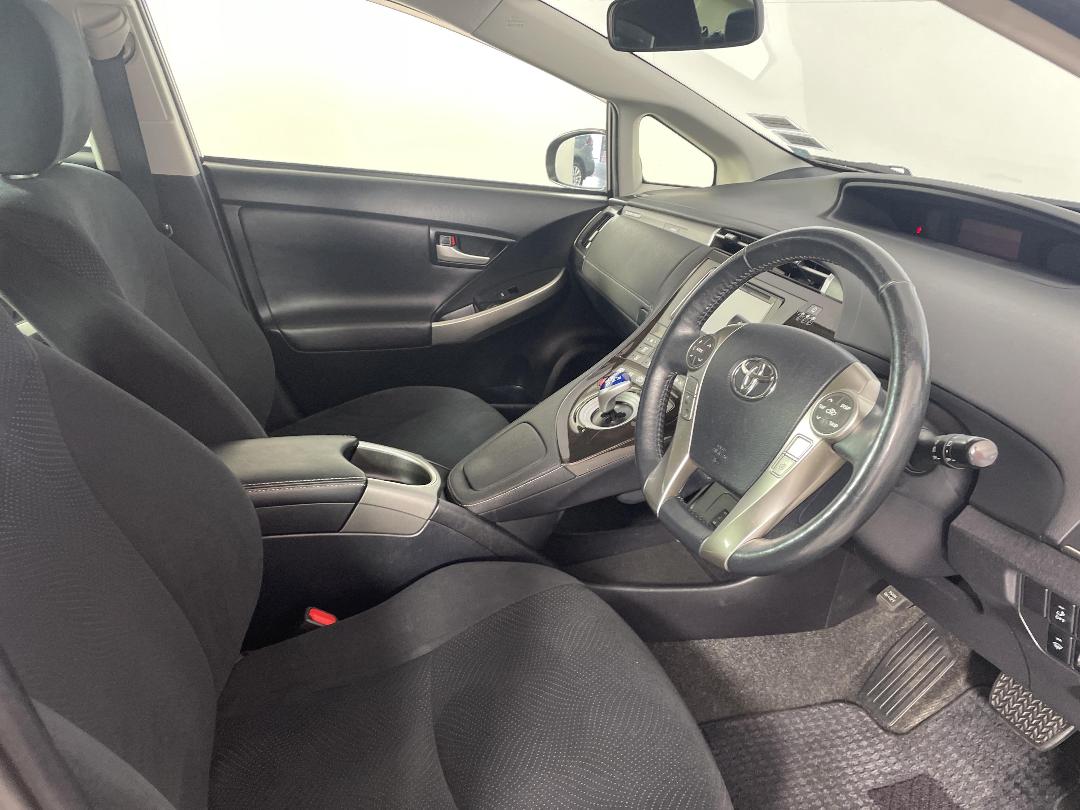 Photo '16' of Toyota Prius Photo '16' of Toyota Prius