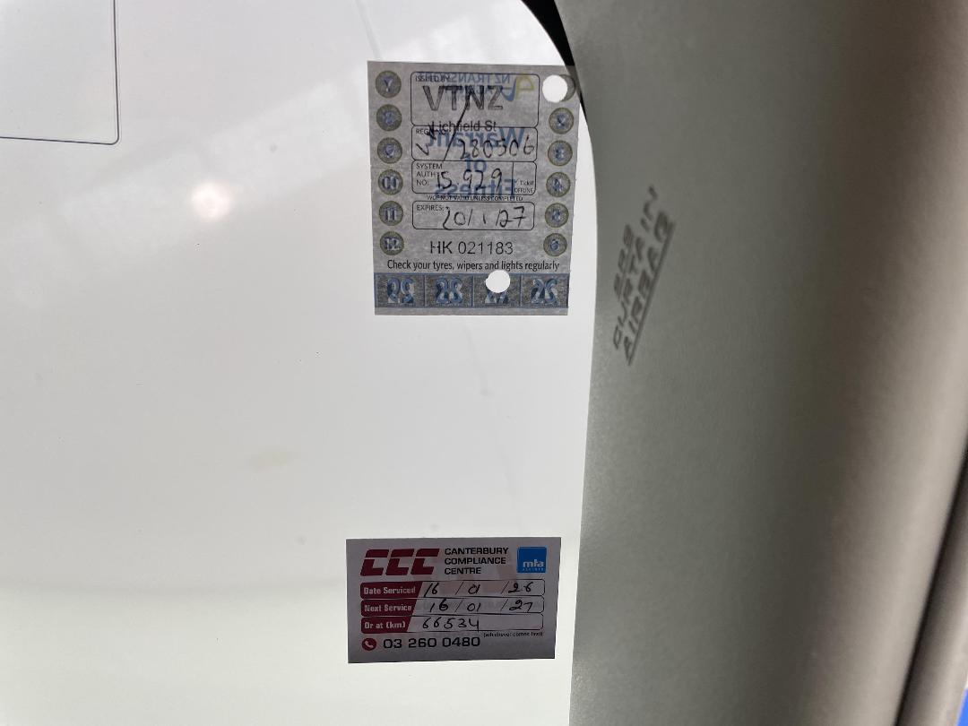 Photo '28' of Toyota Prius