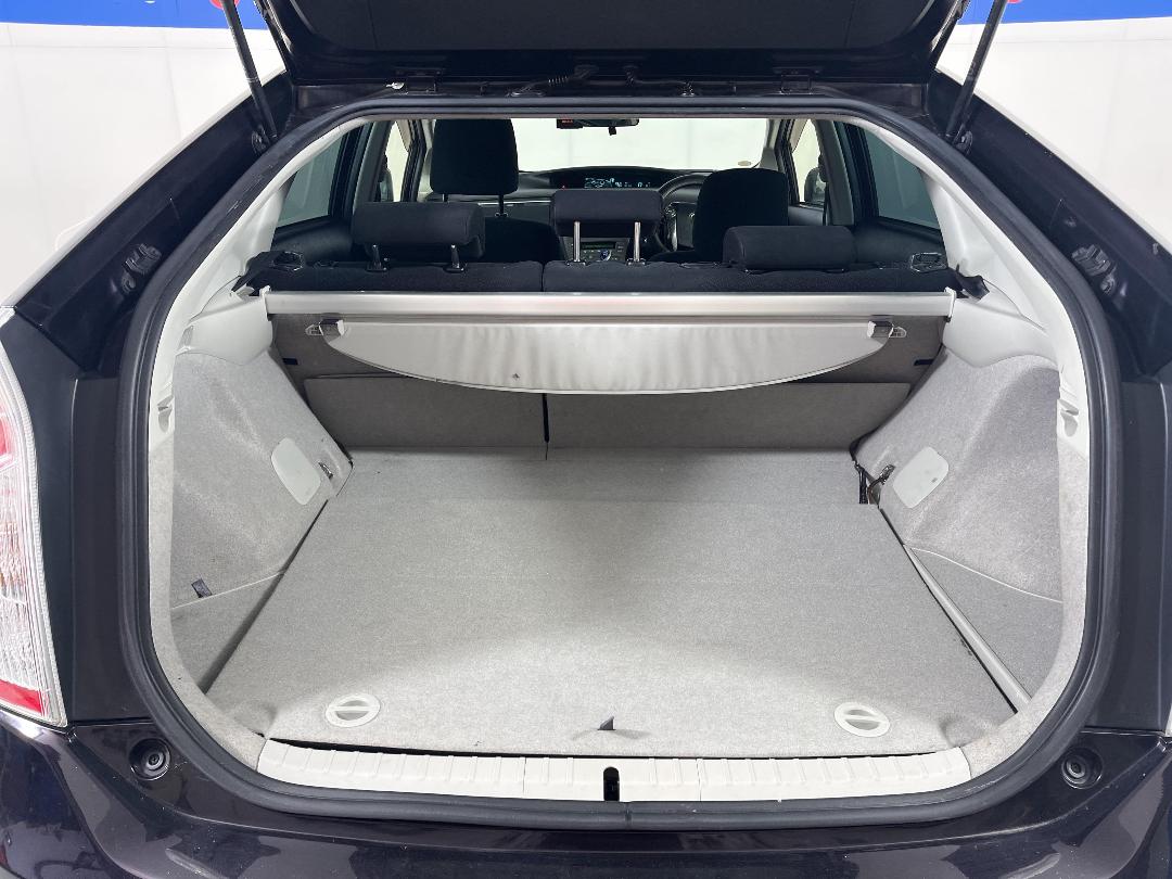 Photo '14' of Toyota Prius