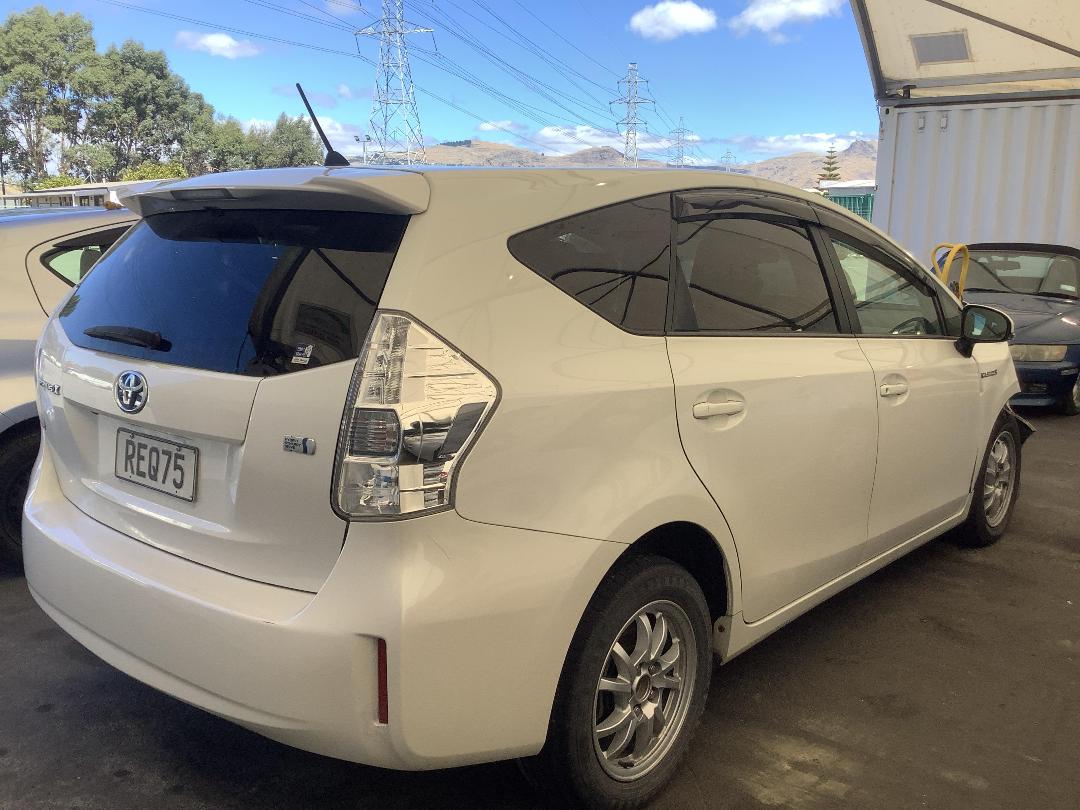 Photo '7' of Toyota Prius Alpha