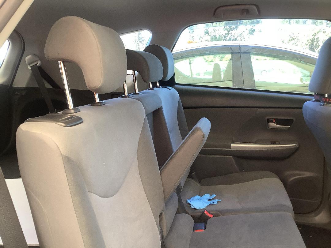 Photo '12' of Toyota Prius Alpha