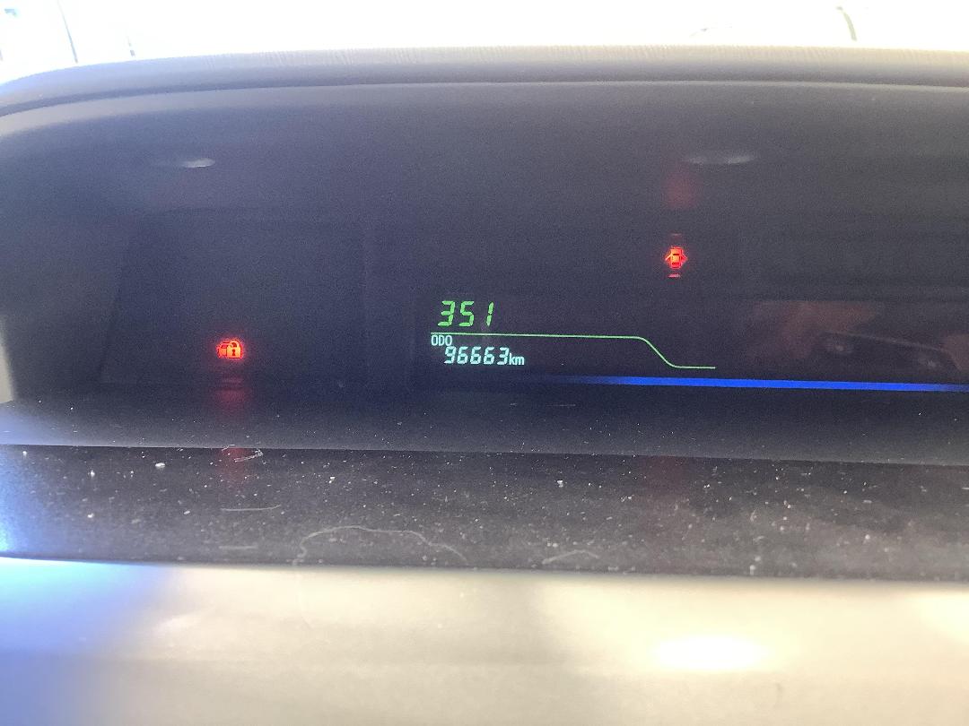 Photo '17' of Toyota Prius Alpha