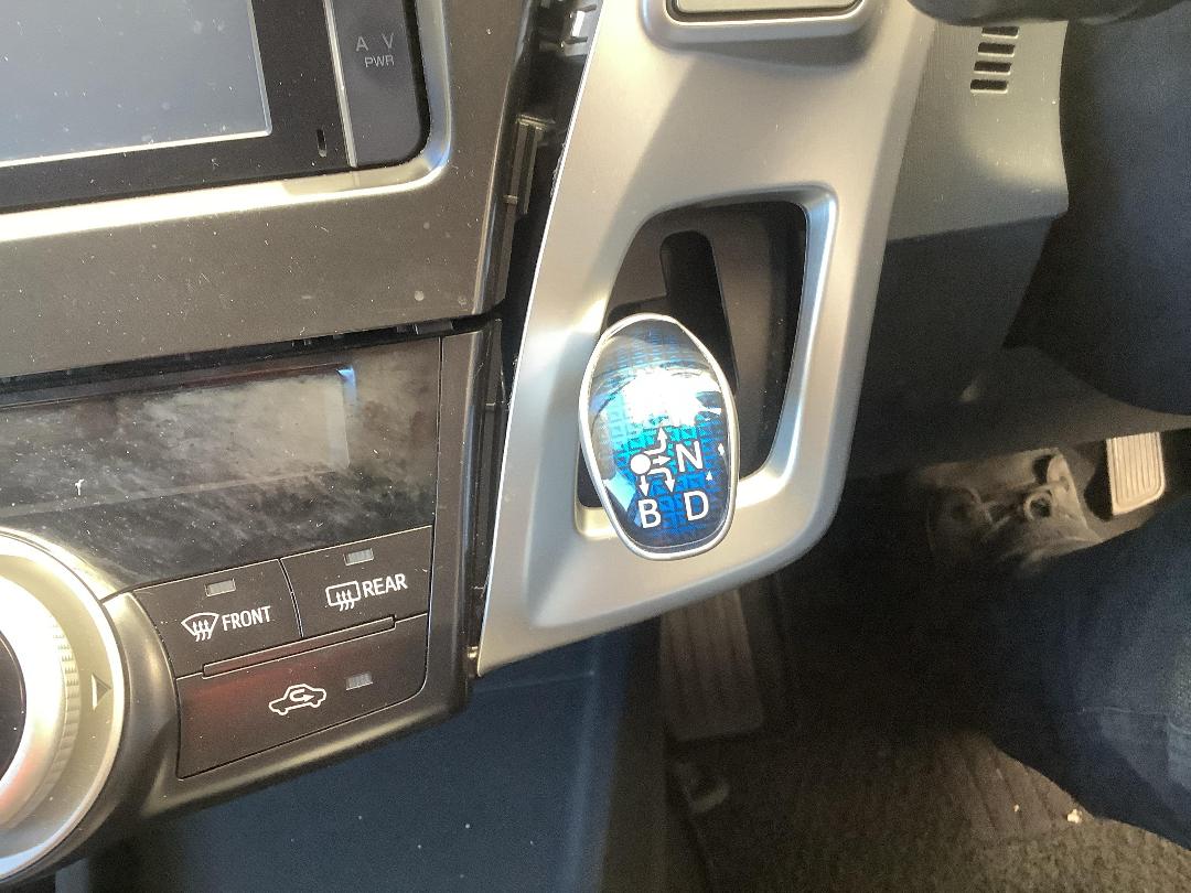 Photo '18' of Toyota Prius Alpha