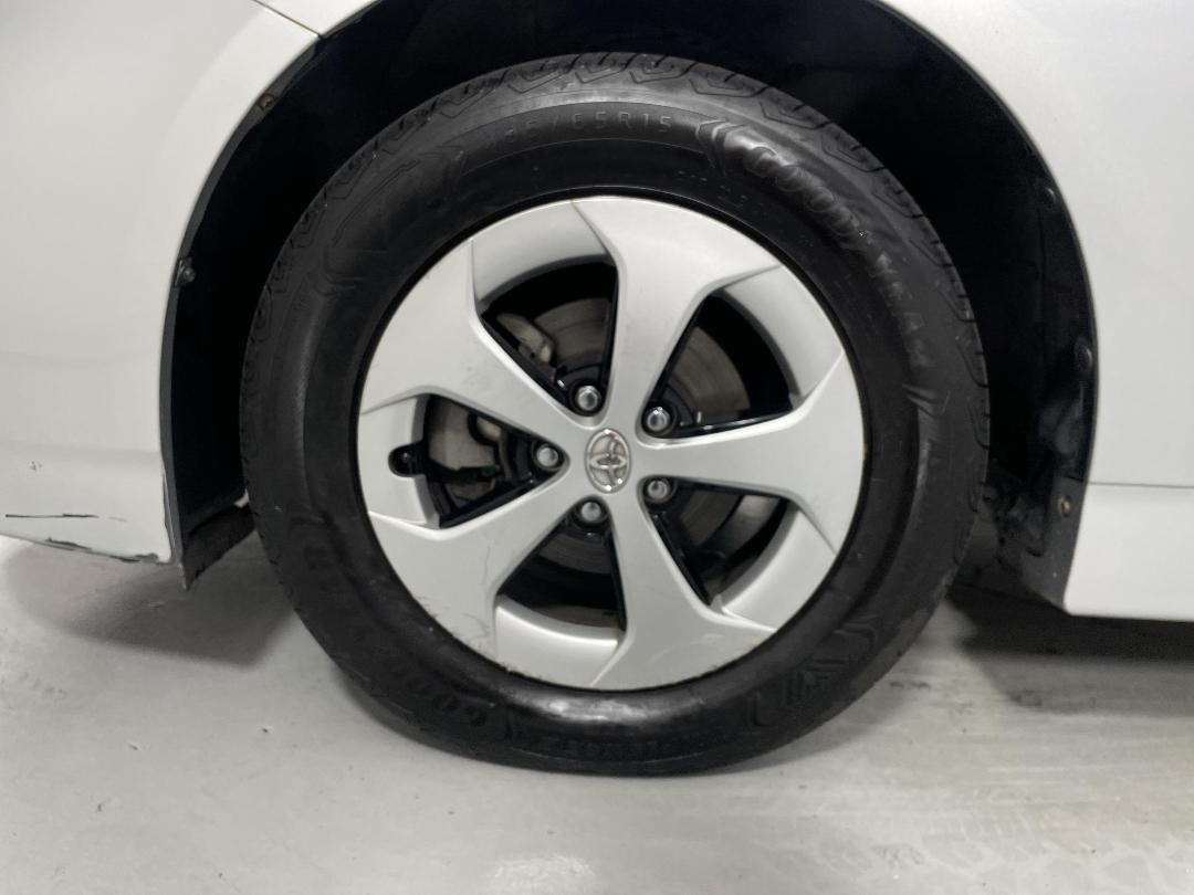 Photo '10' of Toyota Prius