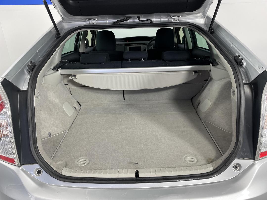 Photo '14' of Toyota Prius