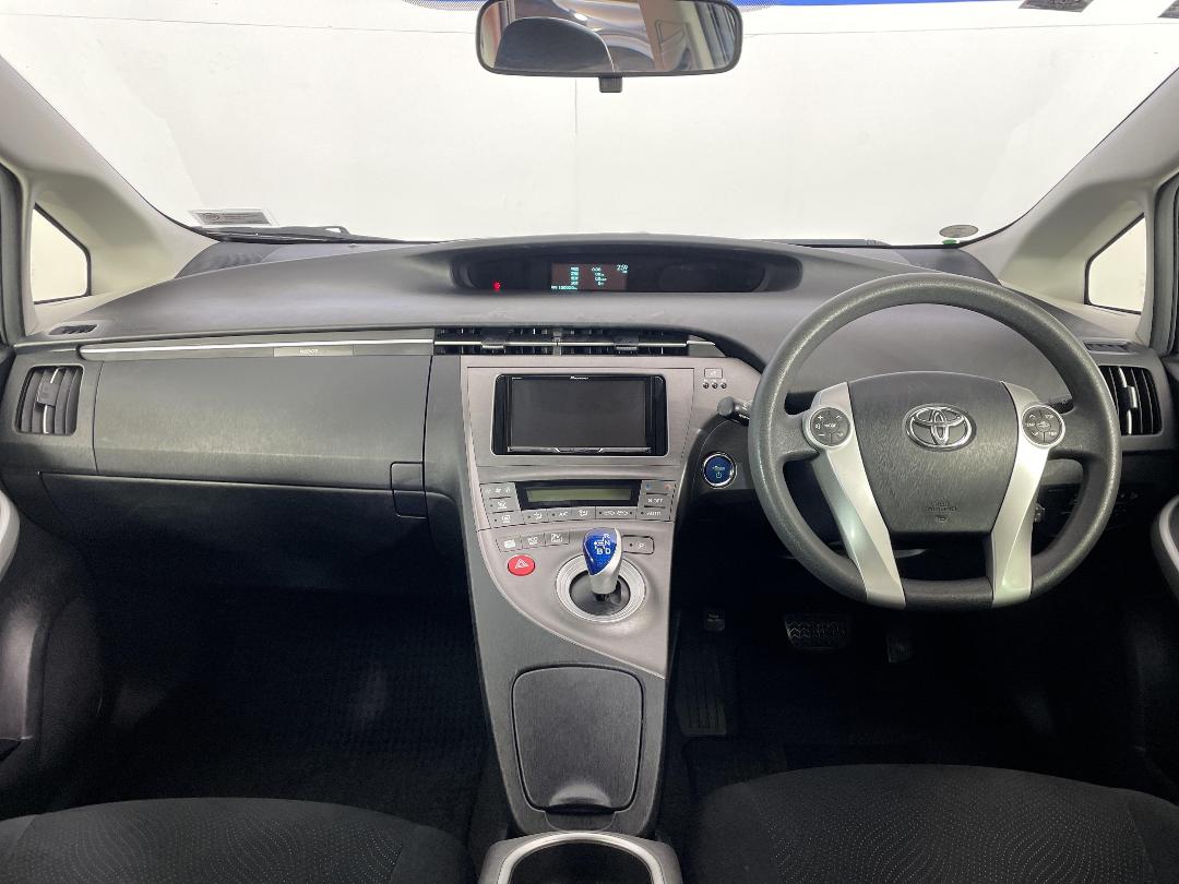 Photo '17' of Toyota Prius