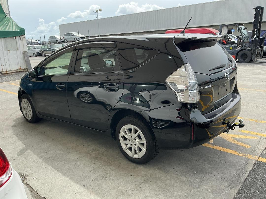 Photo '14' of Toyota Prius Alpha