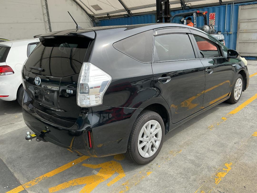 Photo '17' of Toyota Prius Alpha