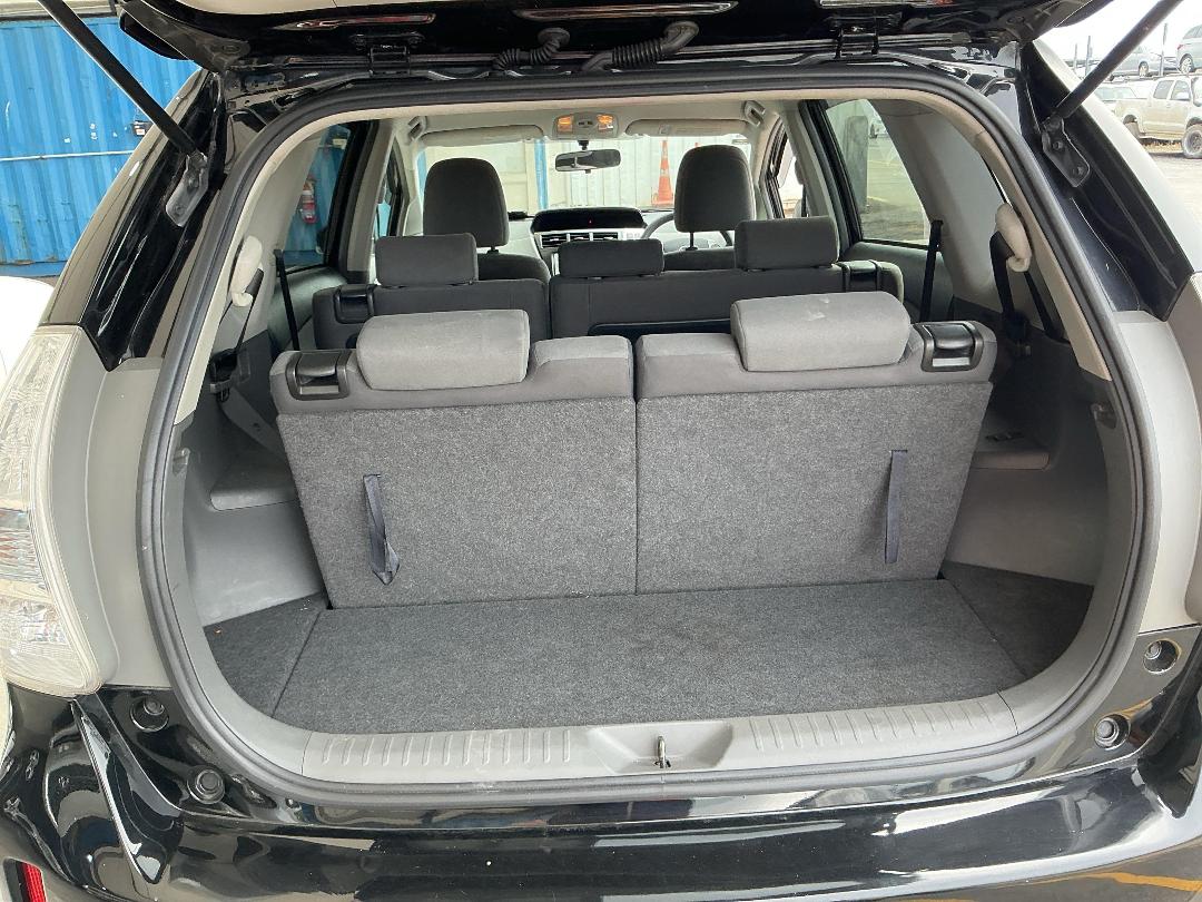 Photo '16' of Toyota Prius Alpha