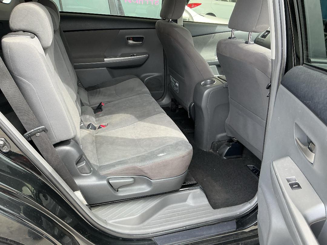 Photo '20' of Toyota Prius Alpha