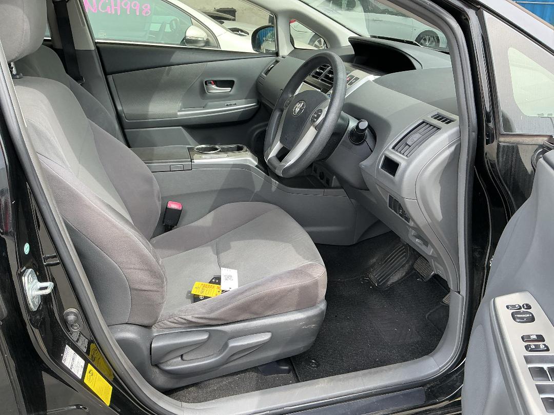 Photo '21' of Toyota Prius Alpha