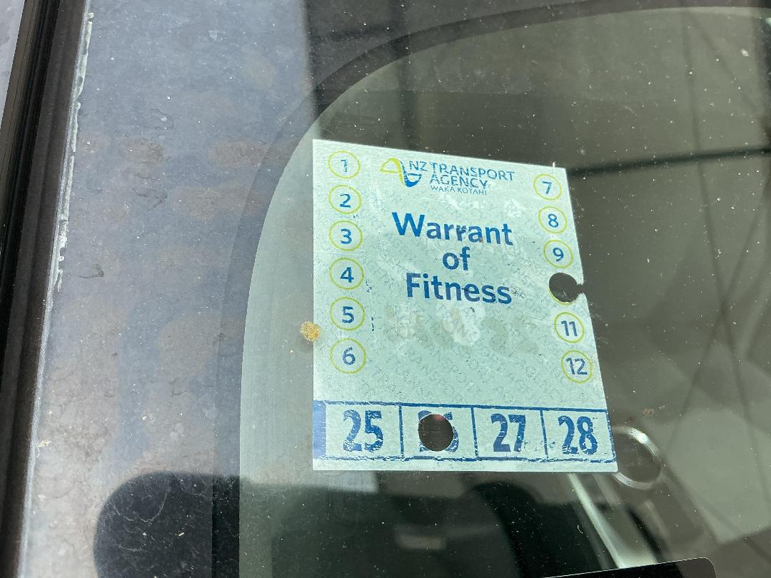 Photo '29' of Toyota Prius Alpha