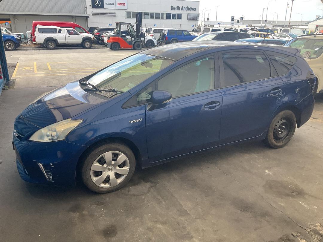 Photo '6' of Toyota Prius Alpha Photo '6' of Toyota Prius Alpha