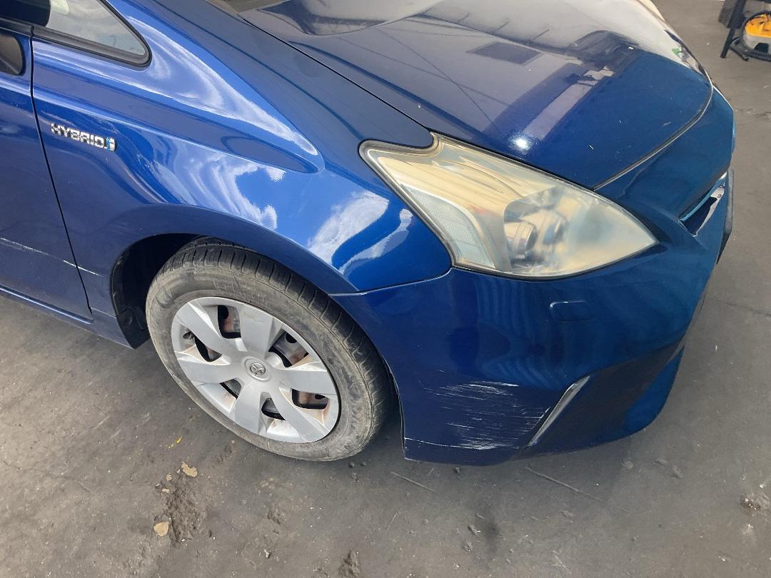 Photo '4' of Toyota Prius Alpha Photo '4' of Toyota Prius Alpha