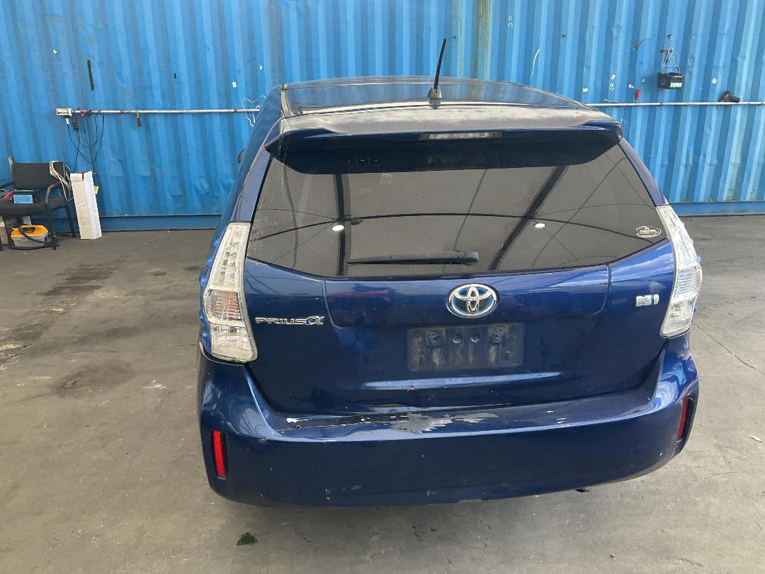 Photo '14' of Toyota Prius Alpha Photo '14' of Toyota Prius Alpha