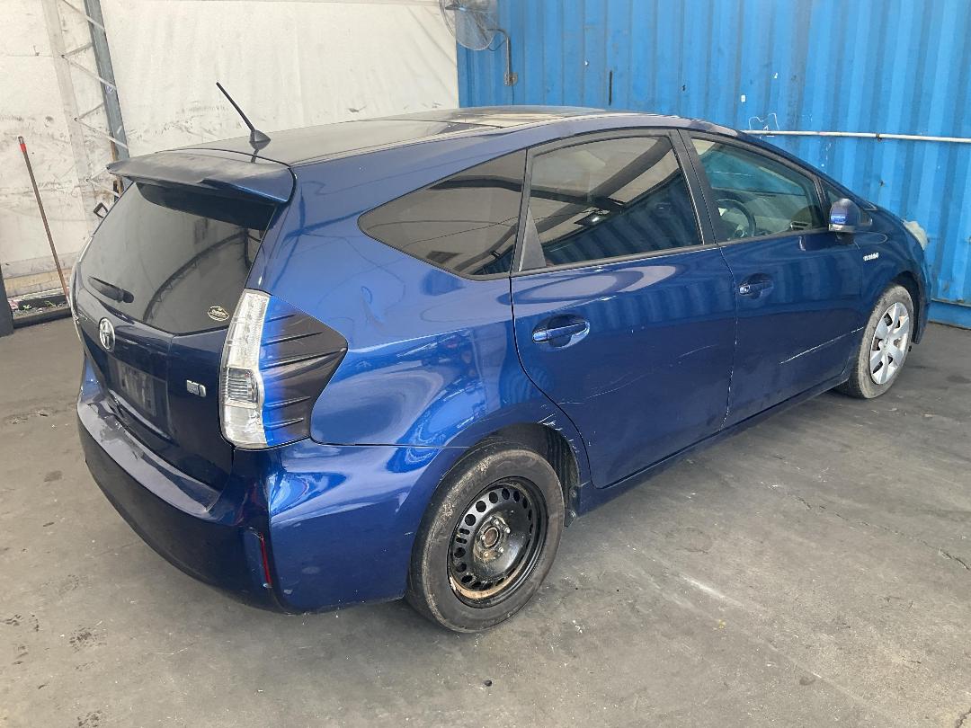 Photo '16' of Toyota Prius Alpha Photo '16' of Toyota Prius Alpha