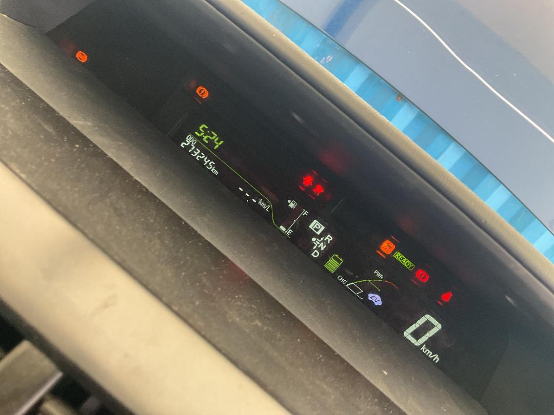 Photo '22' of Toyota Prius Alpha Photo '22' of Toyota Prius Alpha