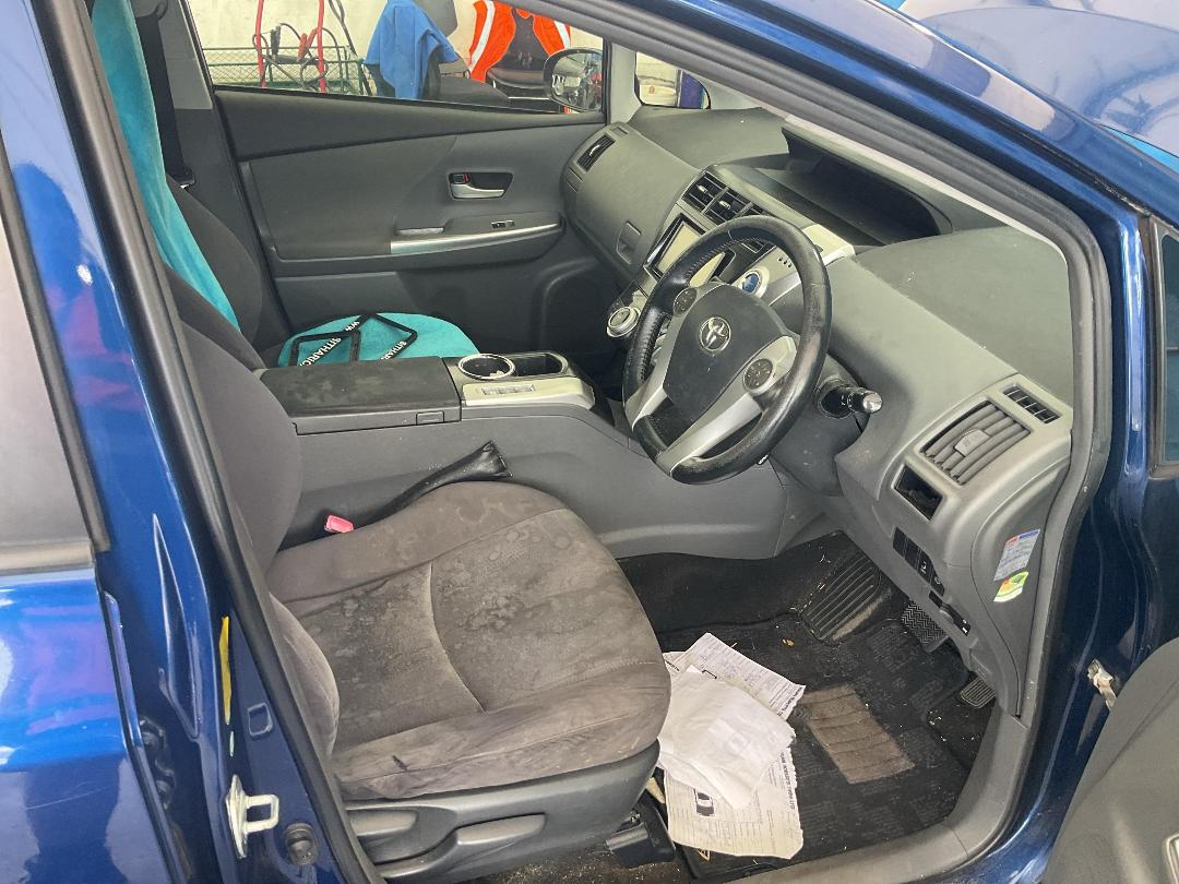 Photo '24' of Toyota Prius Alpha Photo '24' of Toyota Prius Alpha