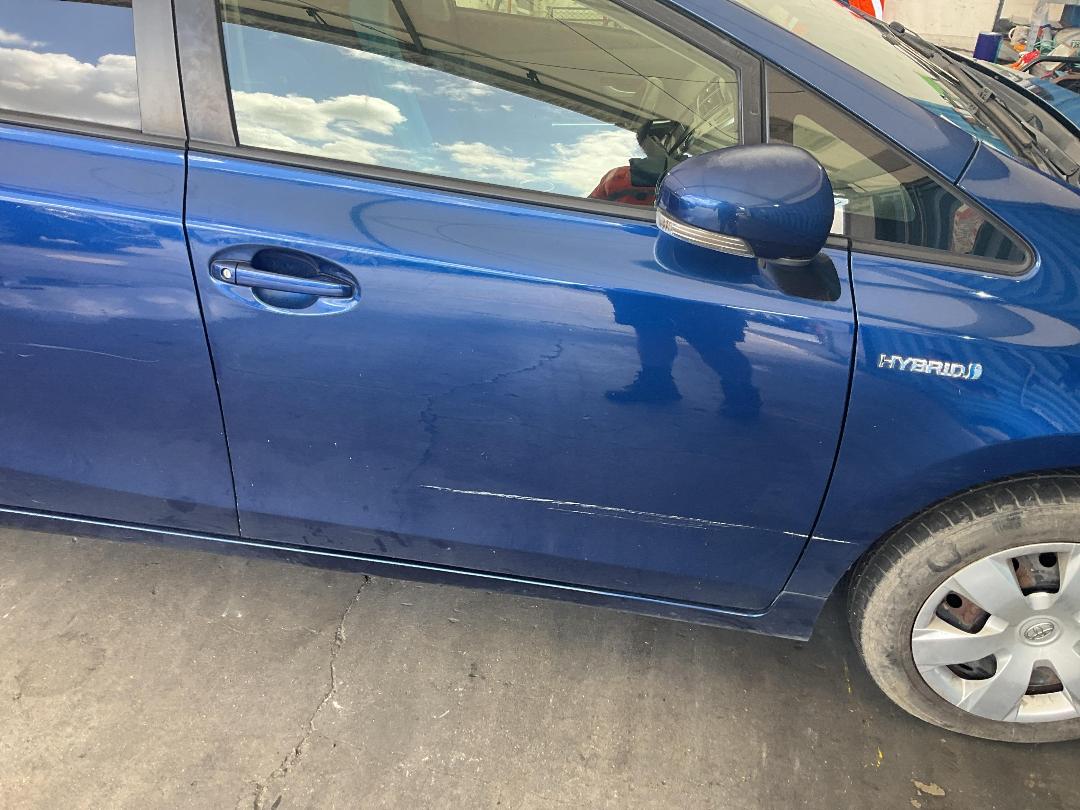 Photo '3' of Toyota Prius Alpha Photo '3' of Toyota Prius Alpha