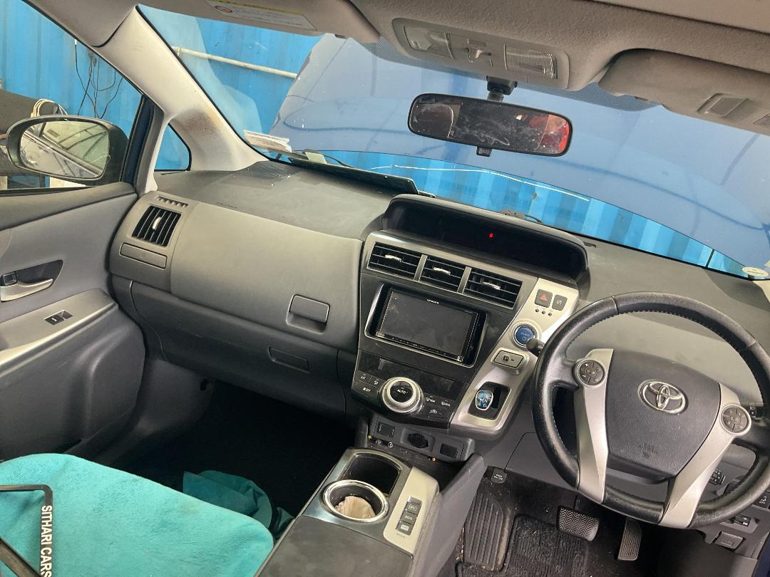 Photo '26' of Toyota Prius Alpha Photo '26' of Toyota Prius Alpha