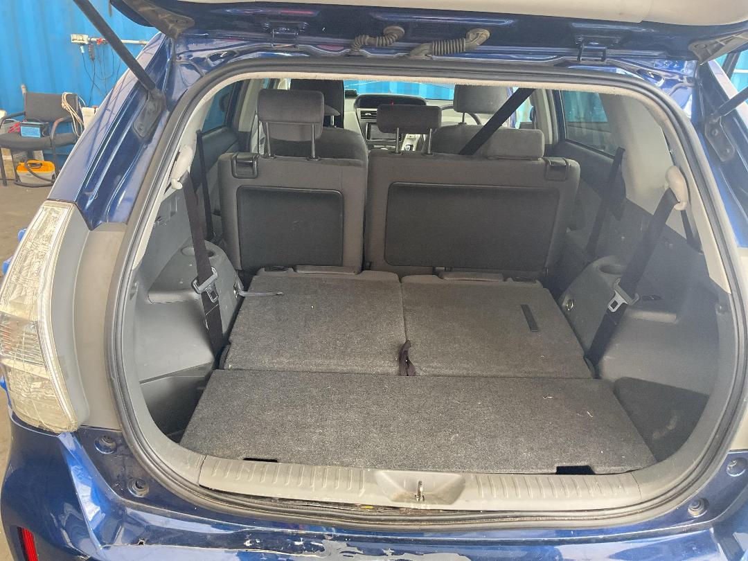 Photo '27' of Toyota Prius Alpha Photo '27' of Toyota Prius Alpha