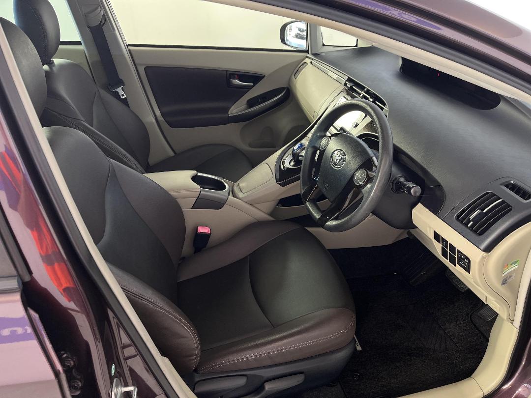 Photo '16' of Toyota Prius Photo '16' of Toyota Prius