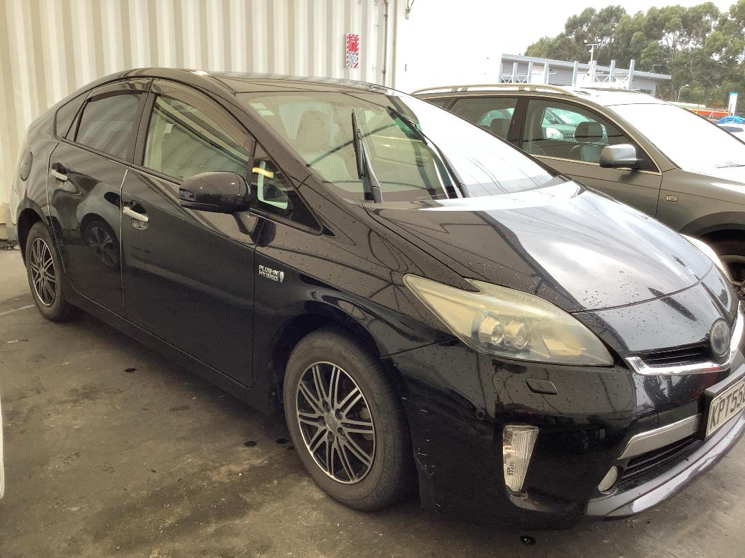 Photo '4' of Toyota Prius PHV Hybrid