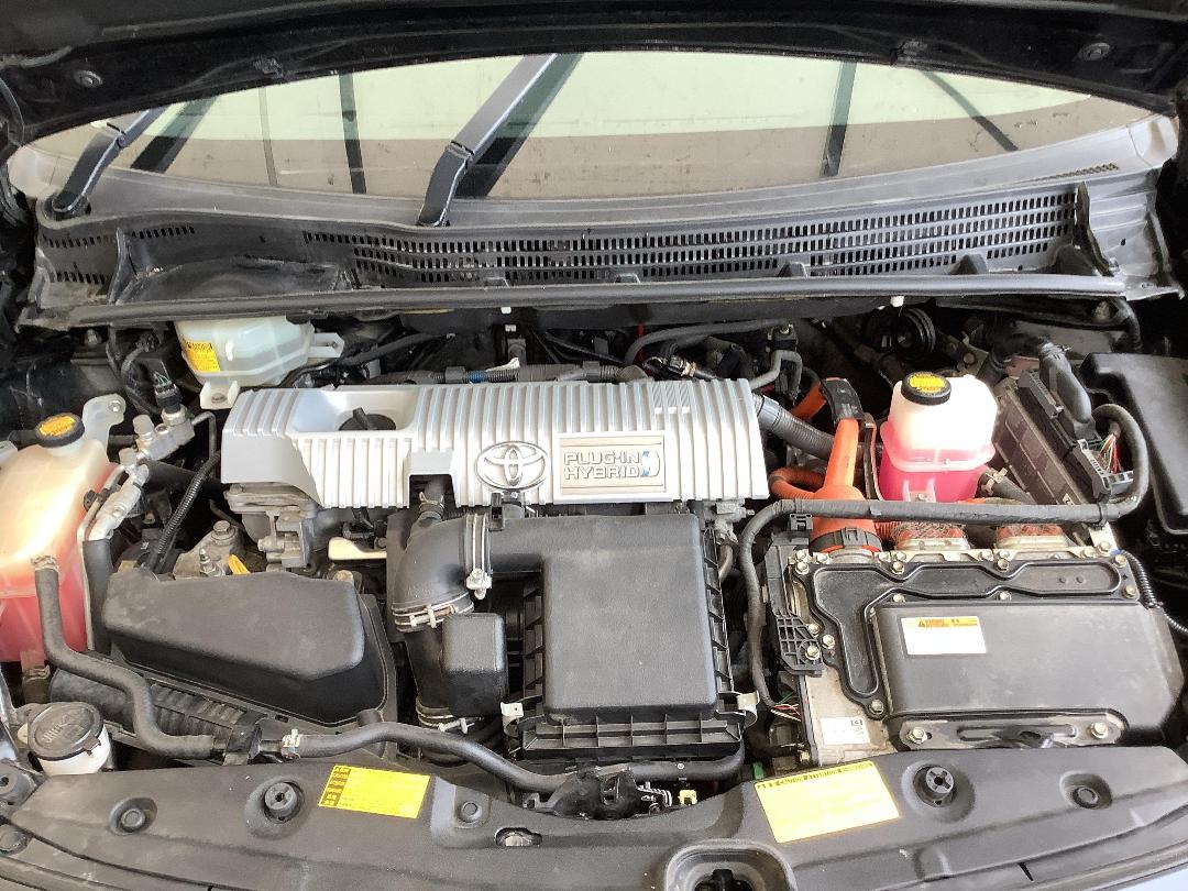 Photo '11' of Toyota Prius PHV Hybrid