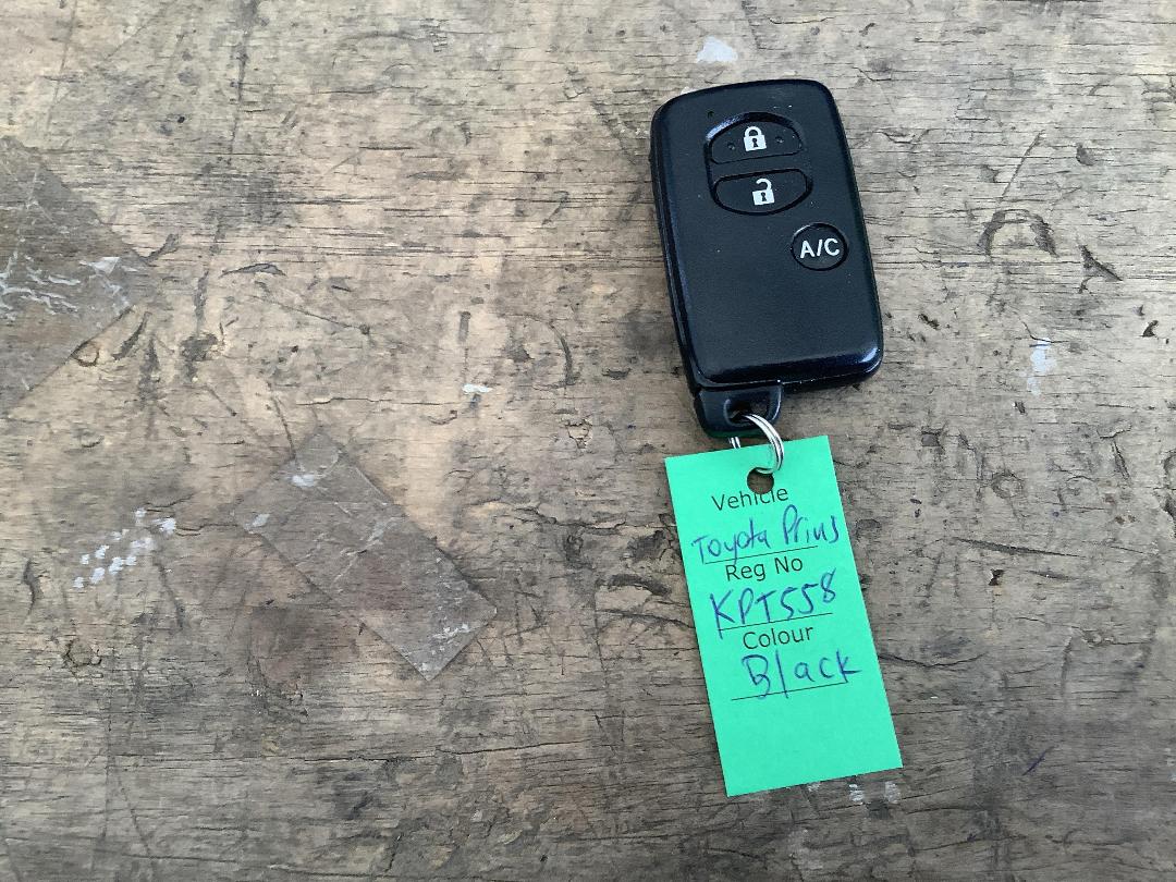 Photo '18' of Toyota Prius PHV Hybrid