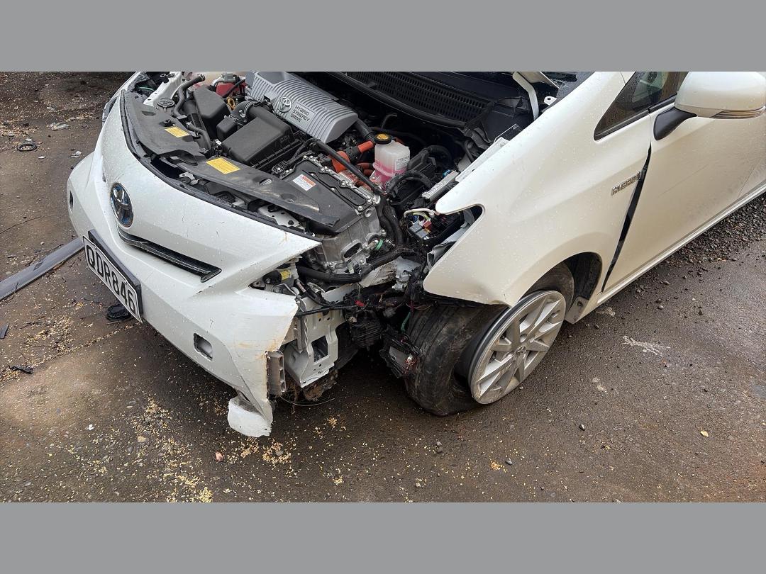 Photo '6' of Toyota Prius Alpha