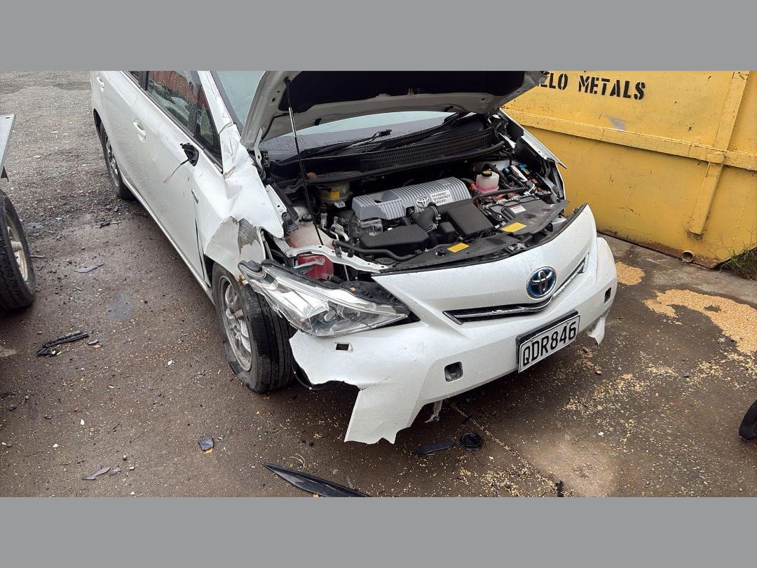 Photo '8' of Toyota Prius Alpha