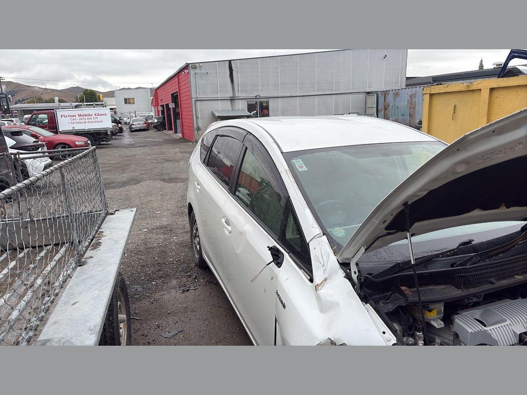 Photo '9' of Toyota Prius Alpha