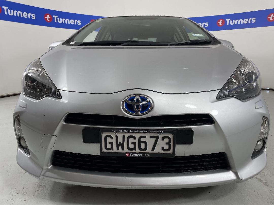 Photo '2' of Toyota Prius C