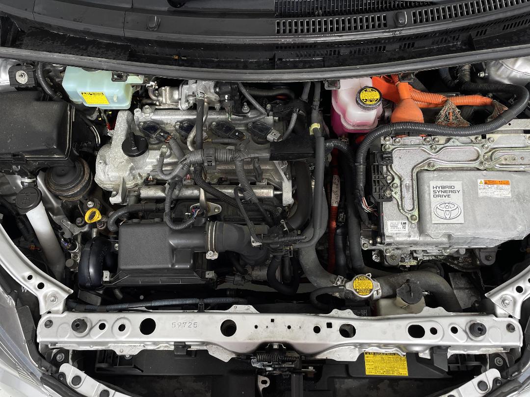 Photo '13' of Toyota Prius C