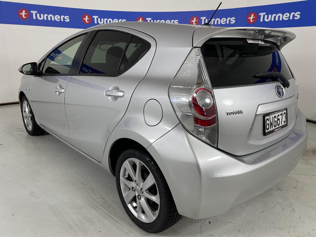 Photo '5' of Toyota Prius C