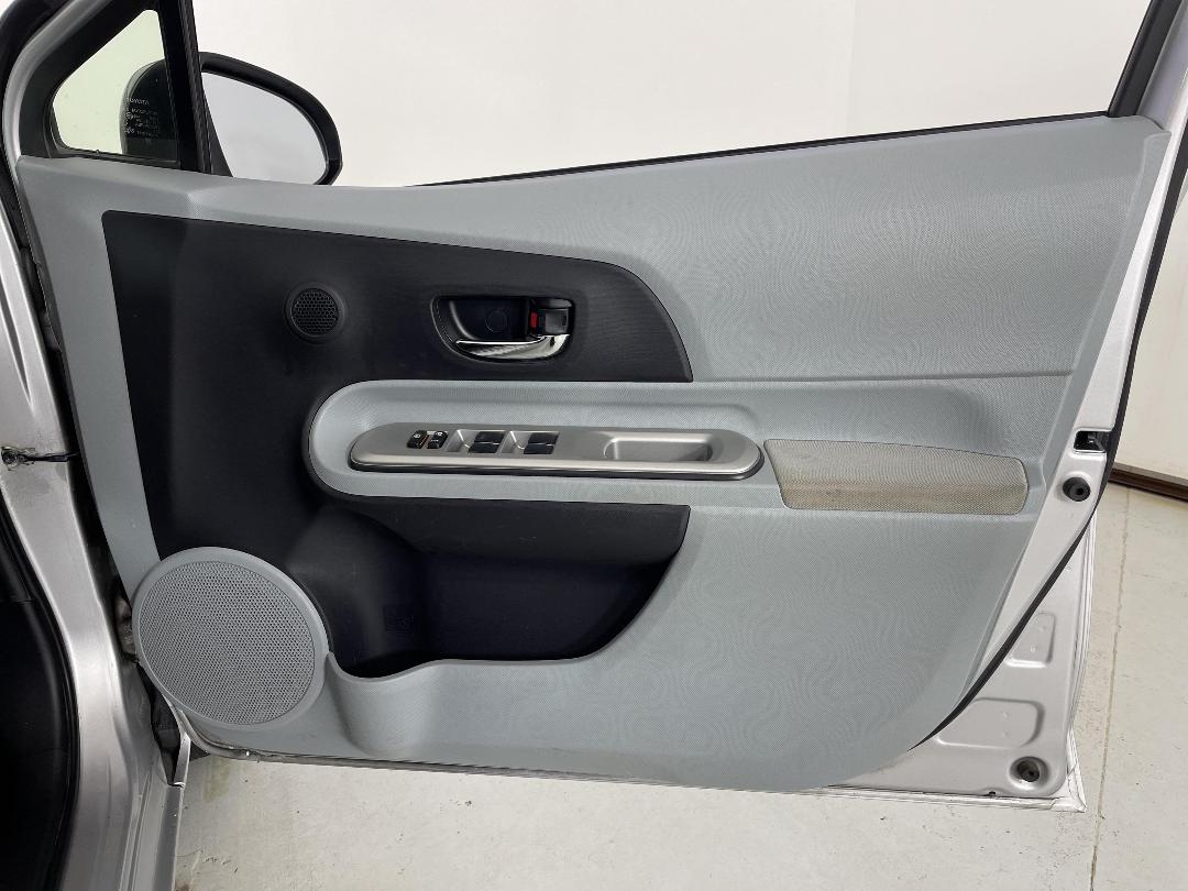 Photo '15' of Toyota Prius C