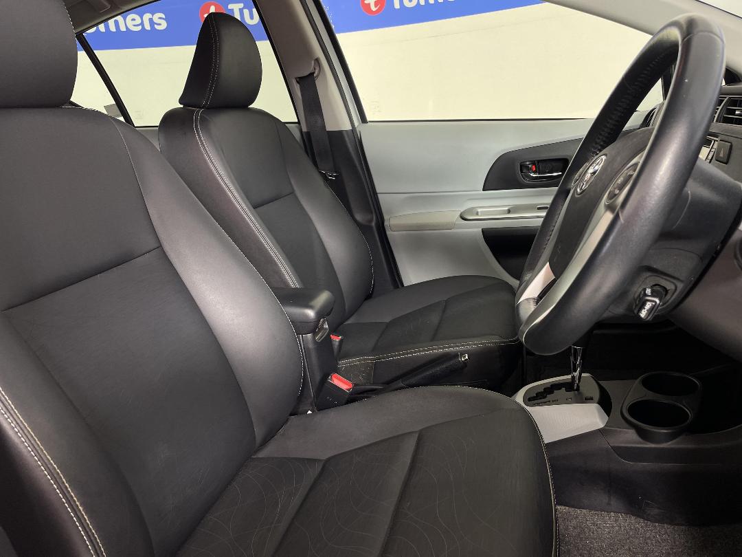 Photo '16' of Toyota Prius C