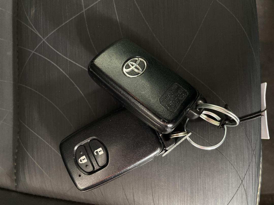 Photo '22' of Toyota Prius C