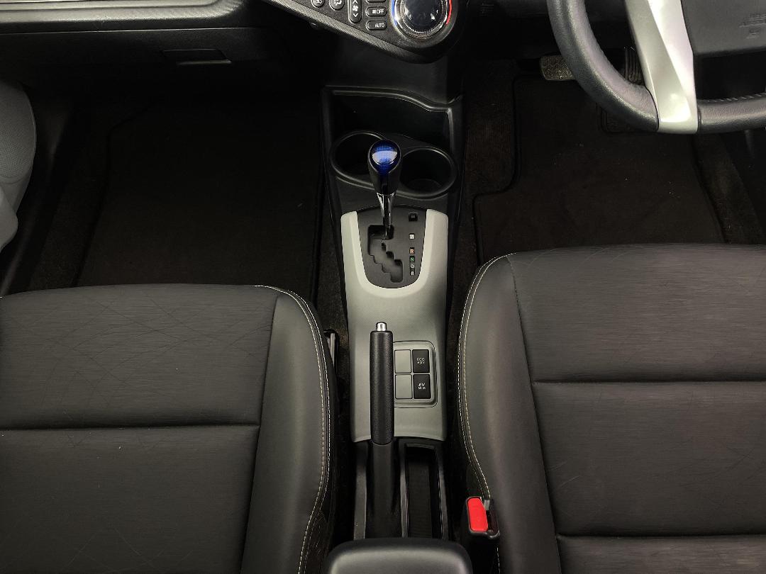 Photo '18' of Toyota Prius C