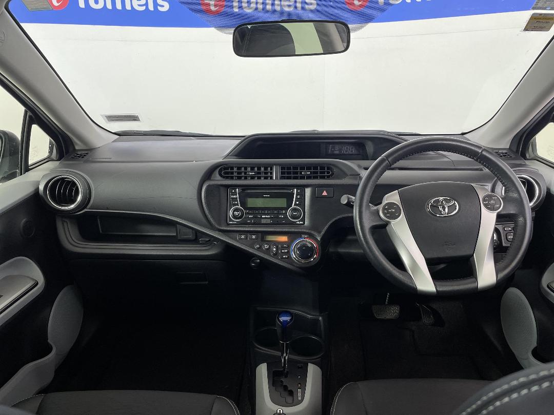 Photo '17' of Toyota Prius C