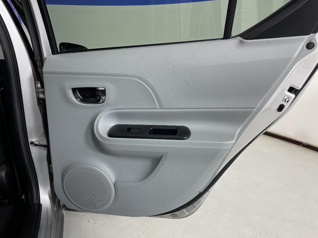 Photo '19' of Toyota Prius C