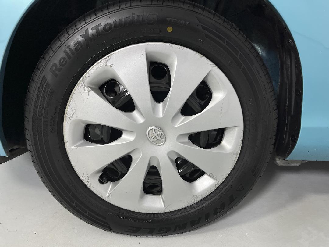 Photo '10' of Toyota Prius C