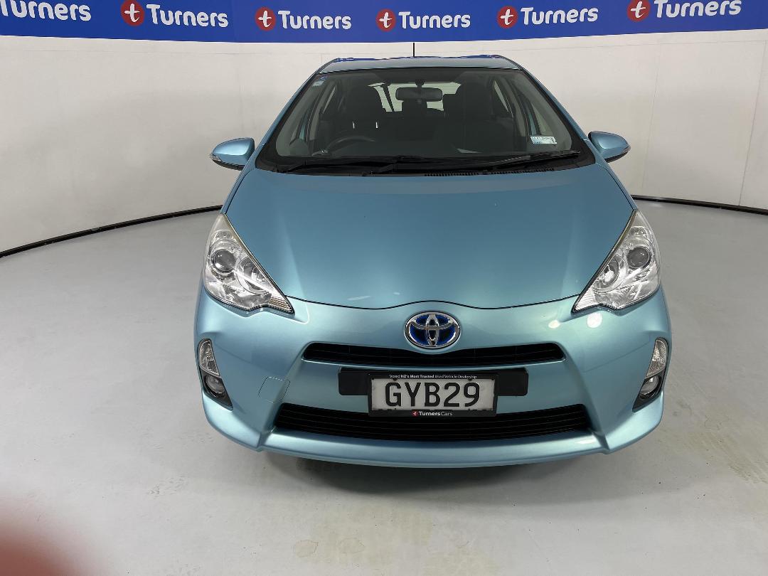 Photo '2' of Toyota Prius C