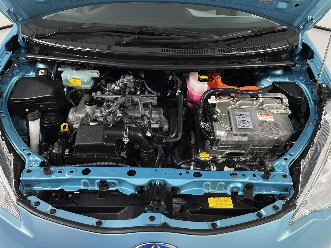 Photo '13' of Toyota Prius C